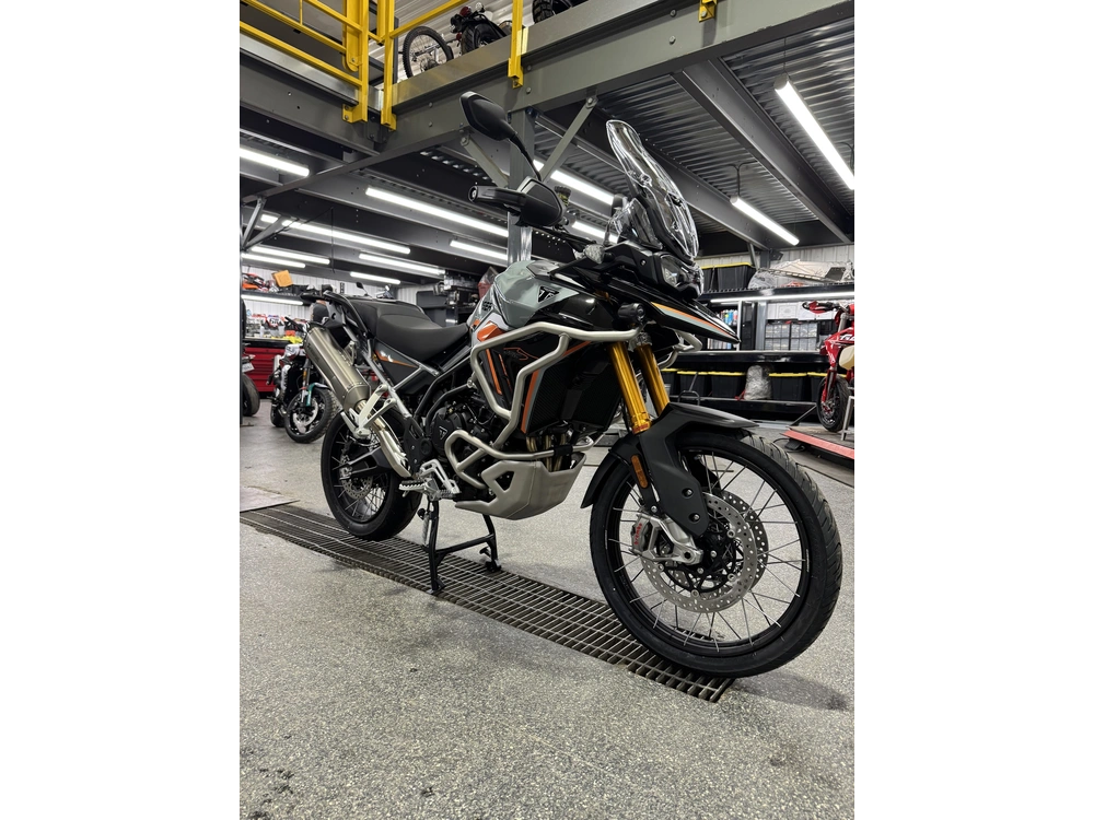 2026 Triumph Tiger 900 Dessert alt