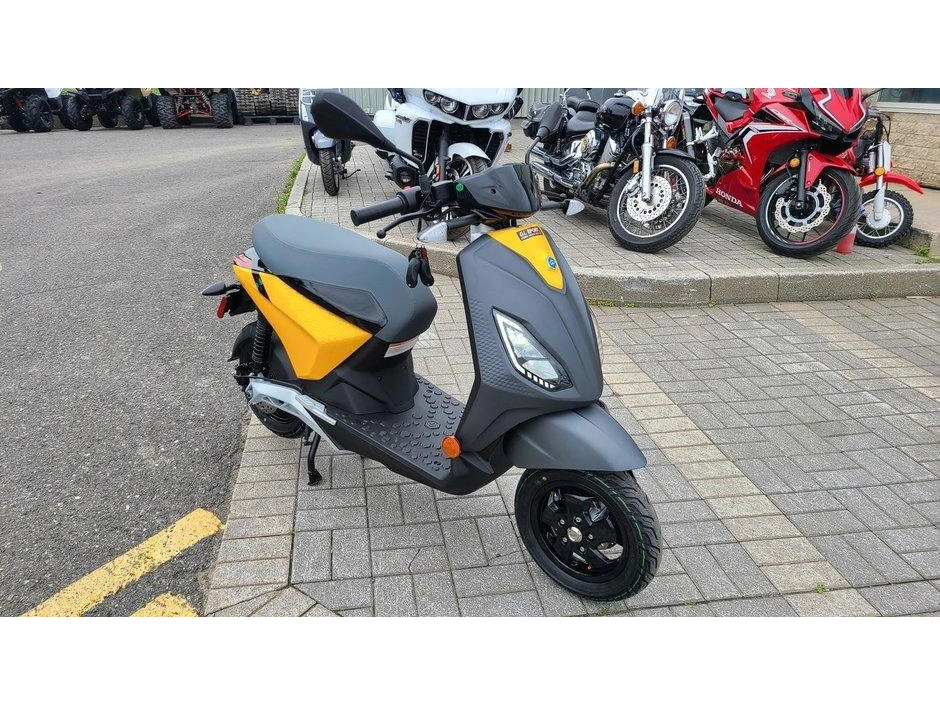 Piaggio 1 Active 2022 alt