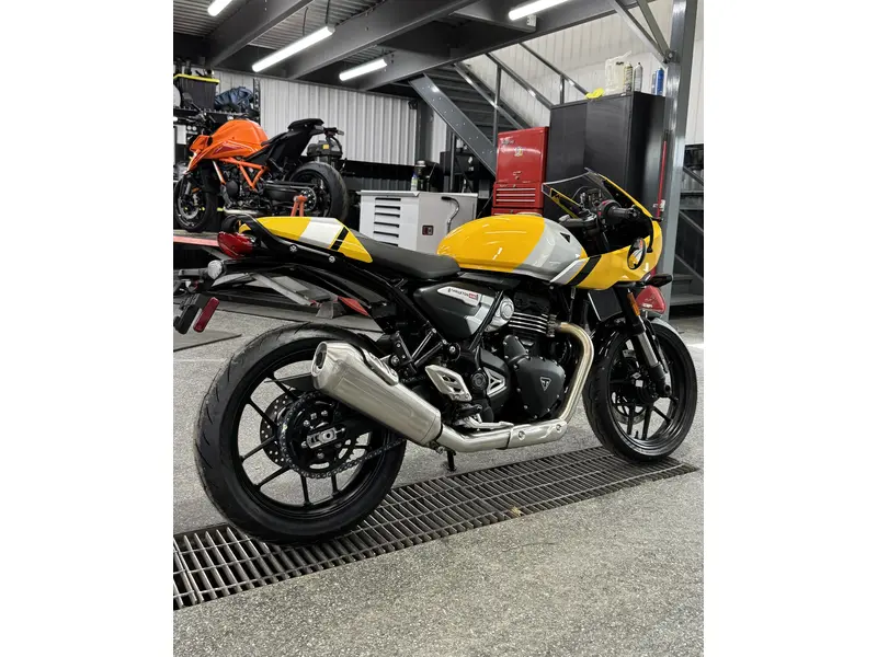 2026 Triumph THRUXTON 400 JAUNE