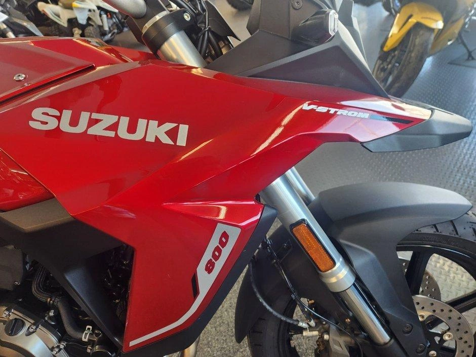 2025 Suzuki V-strom 800 alt