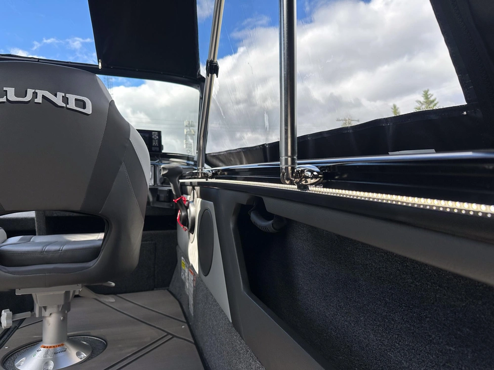 2026 Lund 1875 Crossover Xs alt