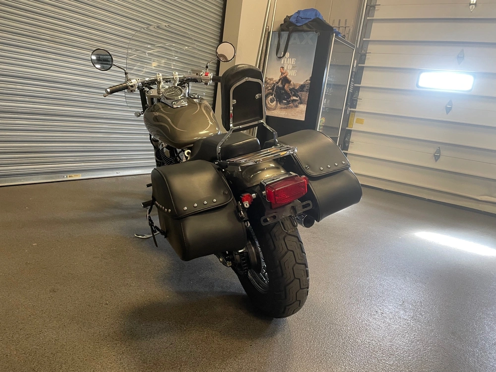 2006 Honda Shadow 750 - Silver alt