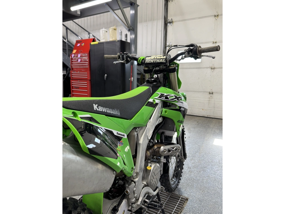 2023 Kawasaki Kx250f alt