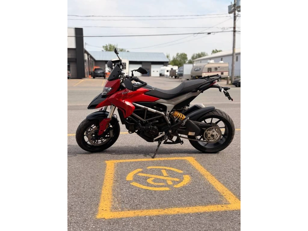 Ducati Hyperstrada 2014 alt