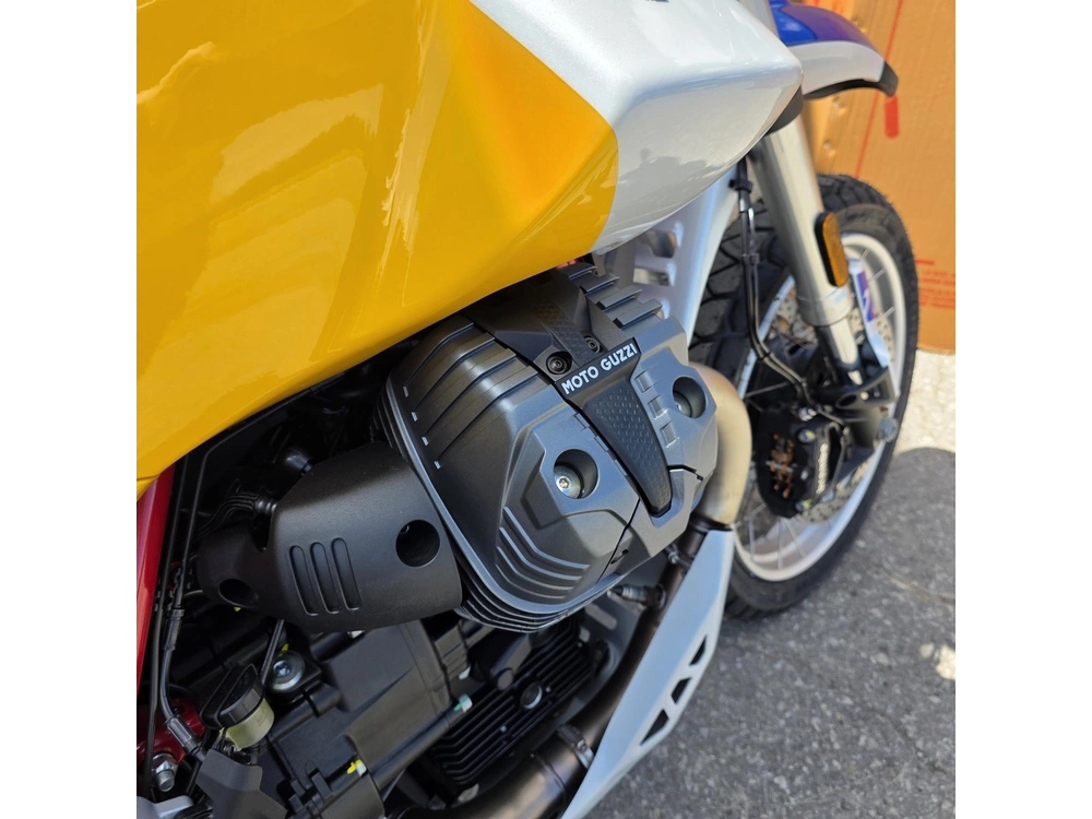 2027 Moto Guzzi V85 Tt alt