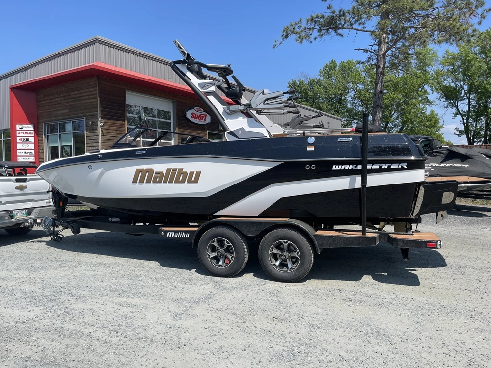 2026 Malibu 21 Lx alt