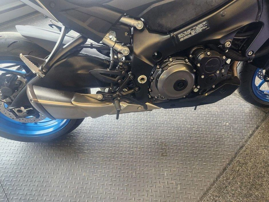 Suzuki Gsx-s1000a 2025 alt