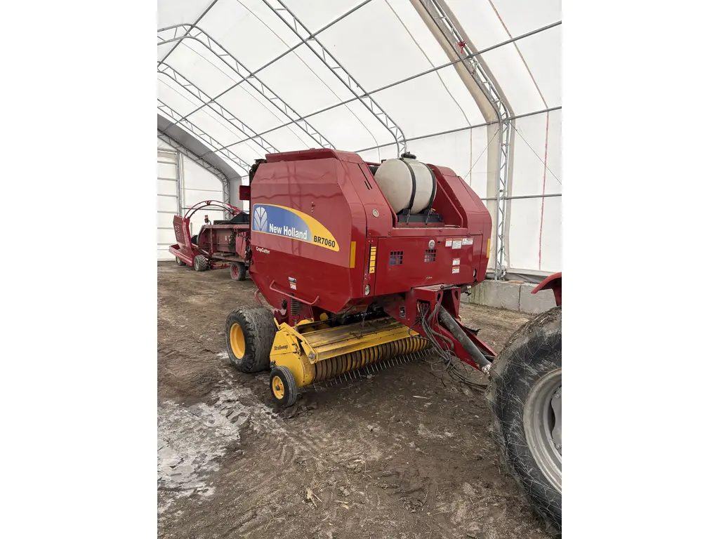 2017 New Holland BR7060