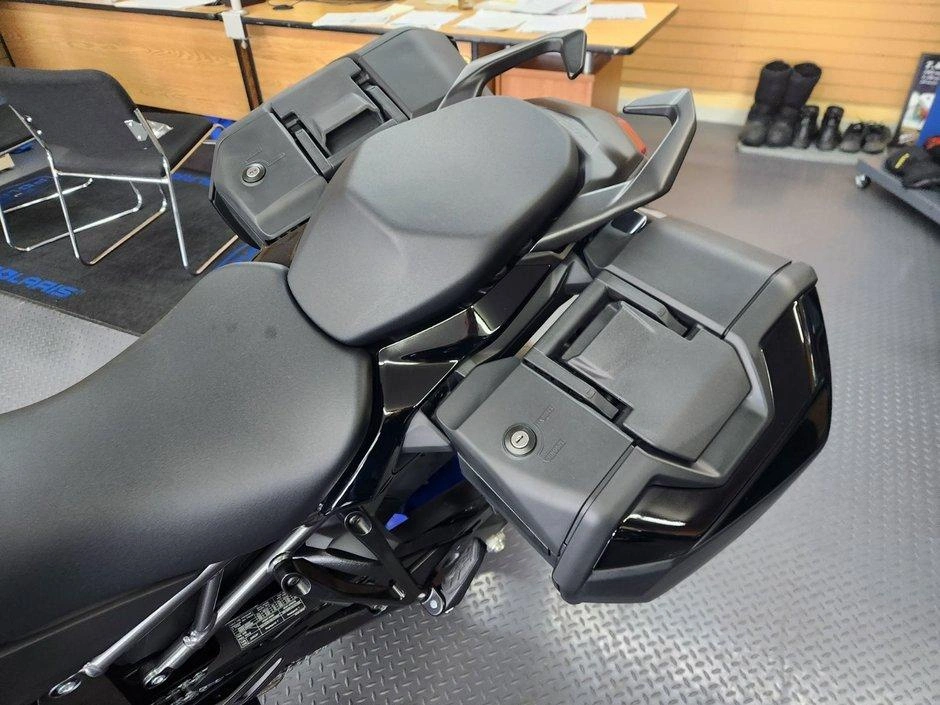 2026 Suzuki Gsx-s1000gt+ Jeu De Valises Latérales Rigides alt