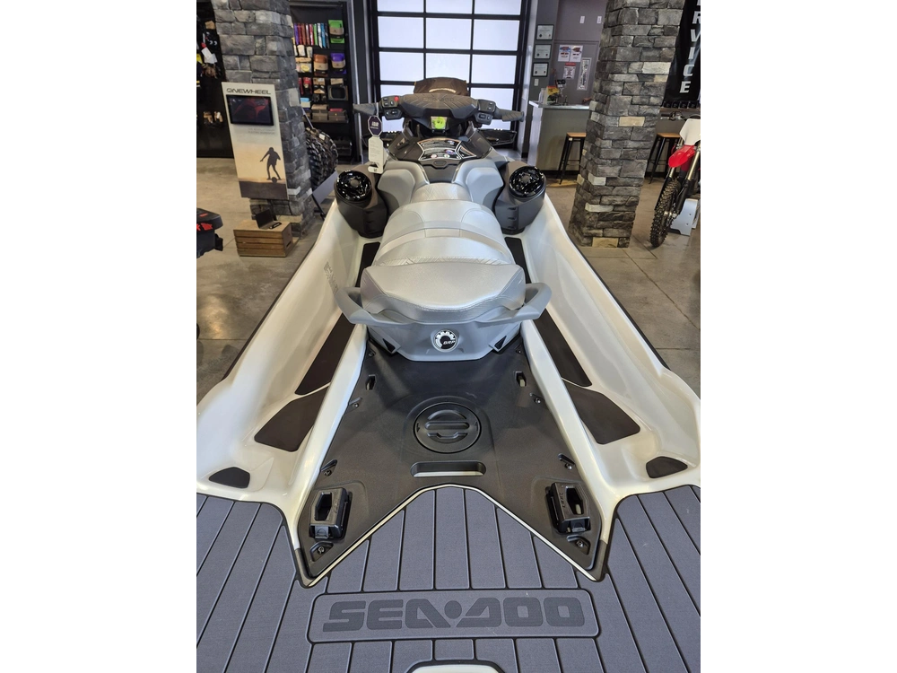 2026 Sea-doo Gtx Limited 325 (sound System) White Pearl (premium Color) alt