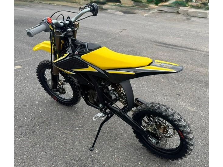 2026 Surron Hyper Bee 100% Électrique Avec 8,000 Watts alt
