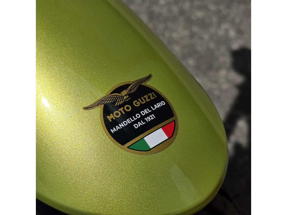 2026 Moto Guzzi V7 Sport alt