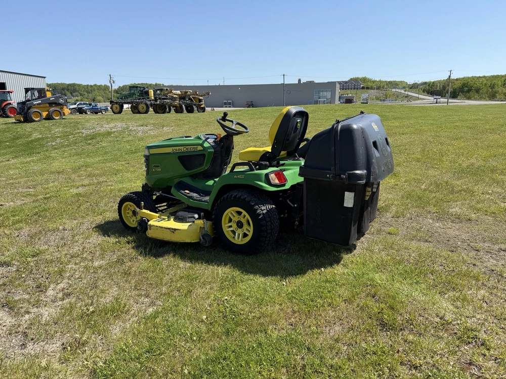 2021 John Deere X739 alt