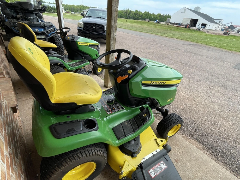 2022 John Deere X380 alt