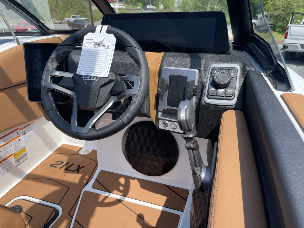 2026 Malibu 21 Lx alt