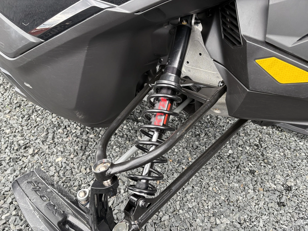 2025 Ski-doo Renegade X 900 Ace Turbo R Ripsaw 1.25" E.s. alt