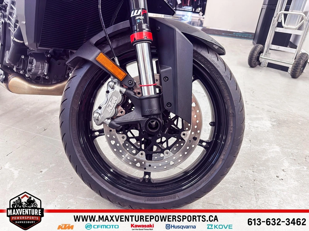 Ktm 990 Duke 2024 alt