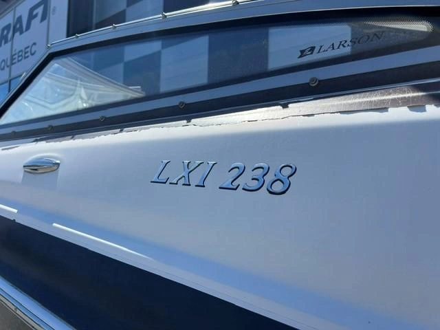 2009 Larson Lxi 238 alt