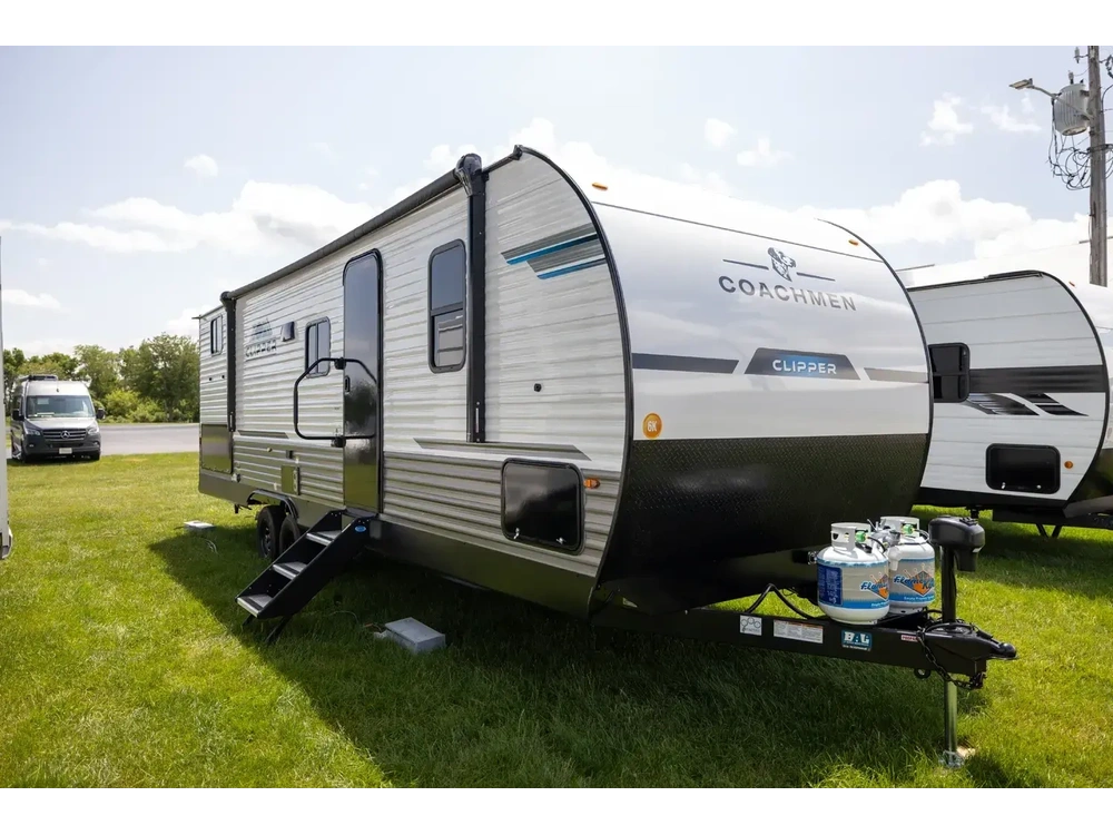 2026 Coachmen Clipper 262dbs alt
