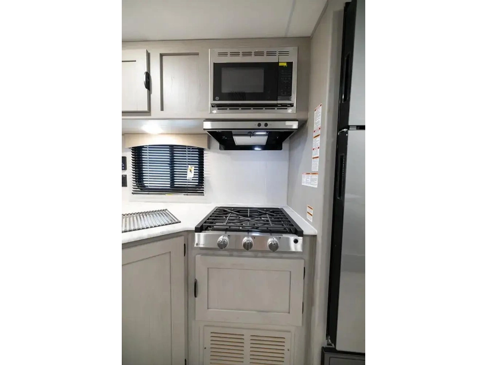 2026 Coachmen Clipper 262dbs alt