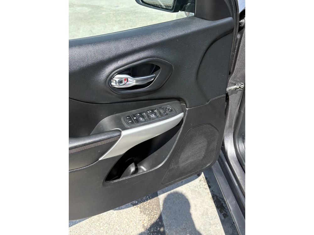 2018 Jeep Cherokee Trailhawk alt