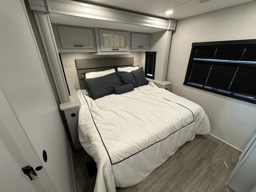 Coachmen Pursuit 31es 2024 alt