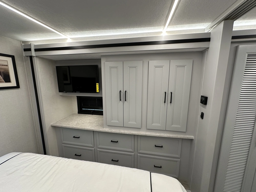 Coachmen Mirada 32ls 2024 alt