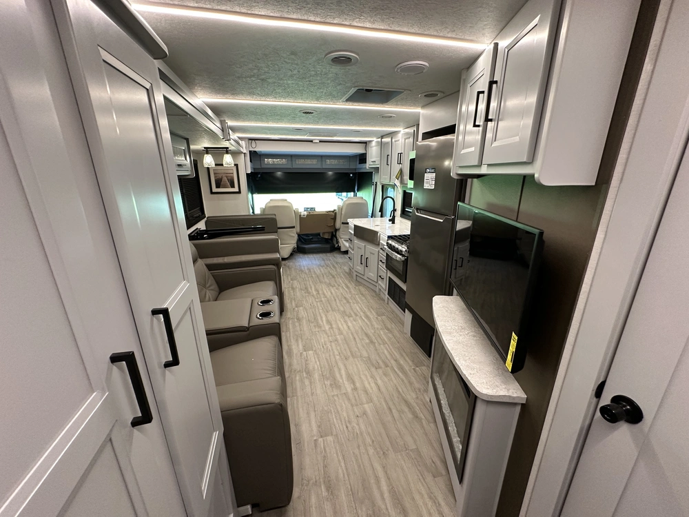 Coachmen Mirada 32ls 2024 alt