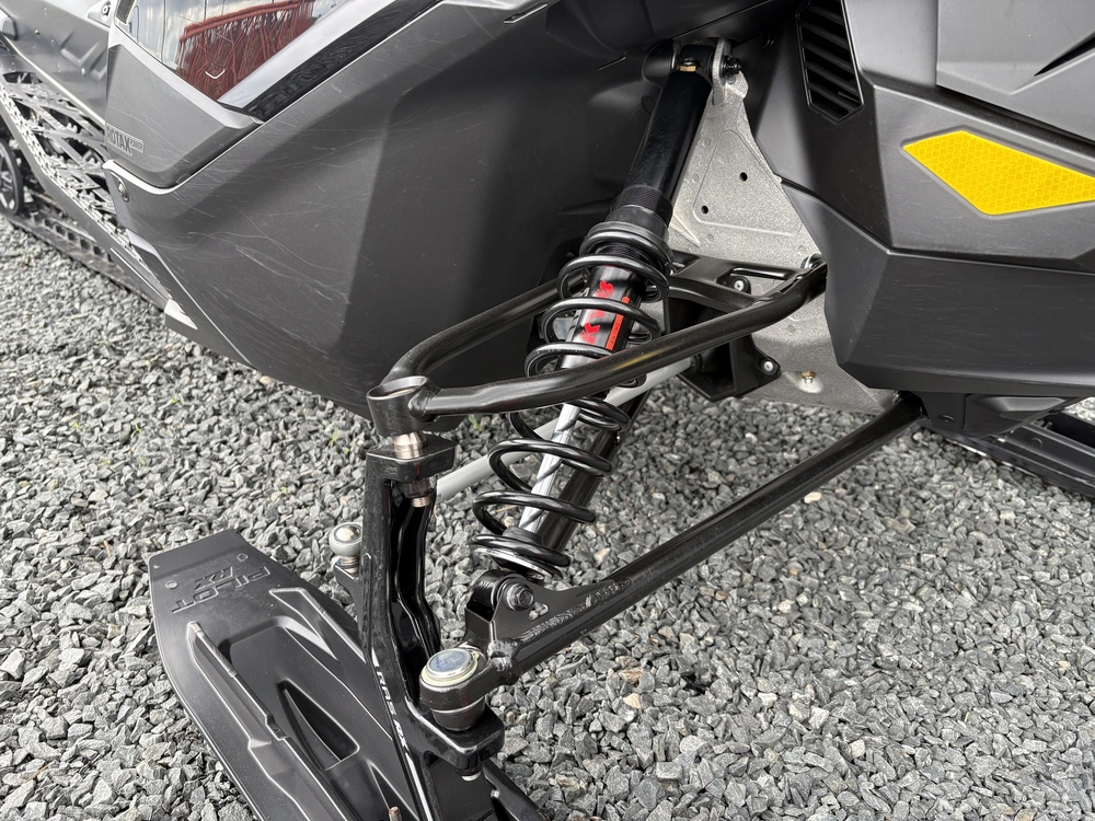 2026 Ski-doo Renegade X 900 Ace Turbo R Ripsaw 1.25" E.s. alt