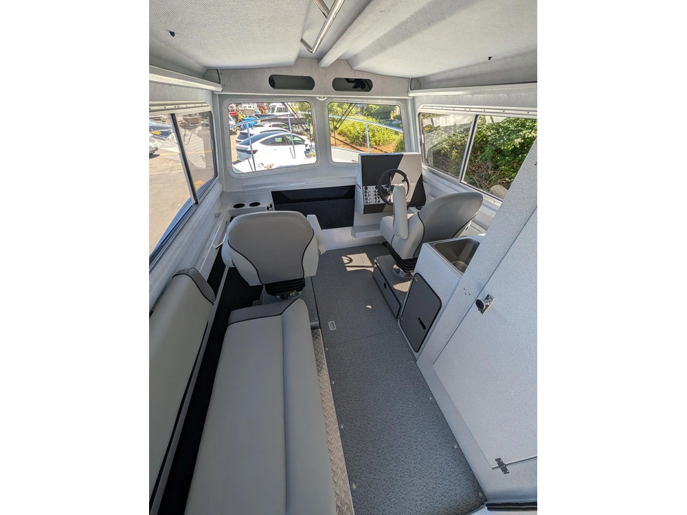 2026 Kingfisher 2825 Cxp alt