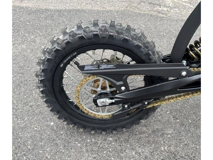 2026 Surron Hyper Bee 100% Électrique Avec 8,000 Watts alt