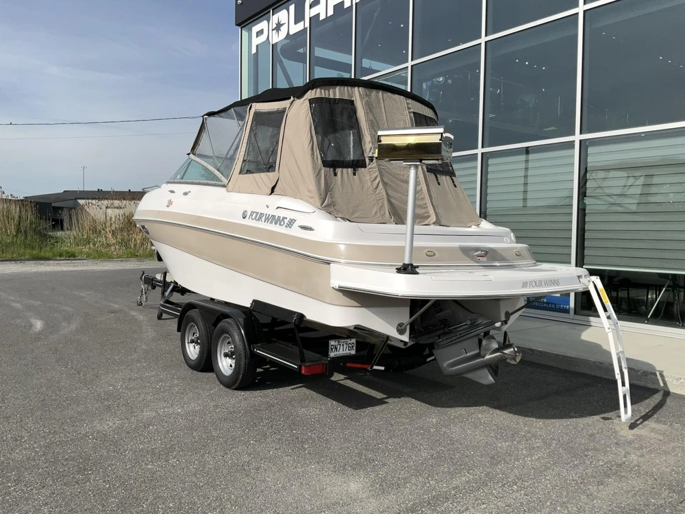 2006 Four Winns 255 Sundowner alt