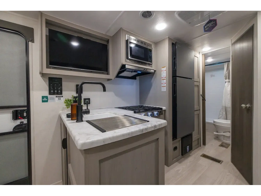 2026 Coachmen Clipper 22bhsr alt
