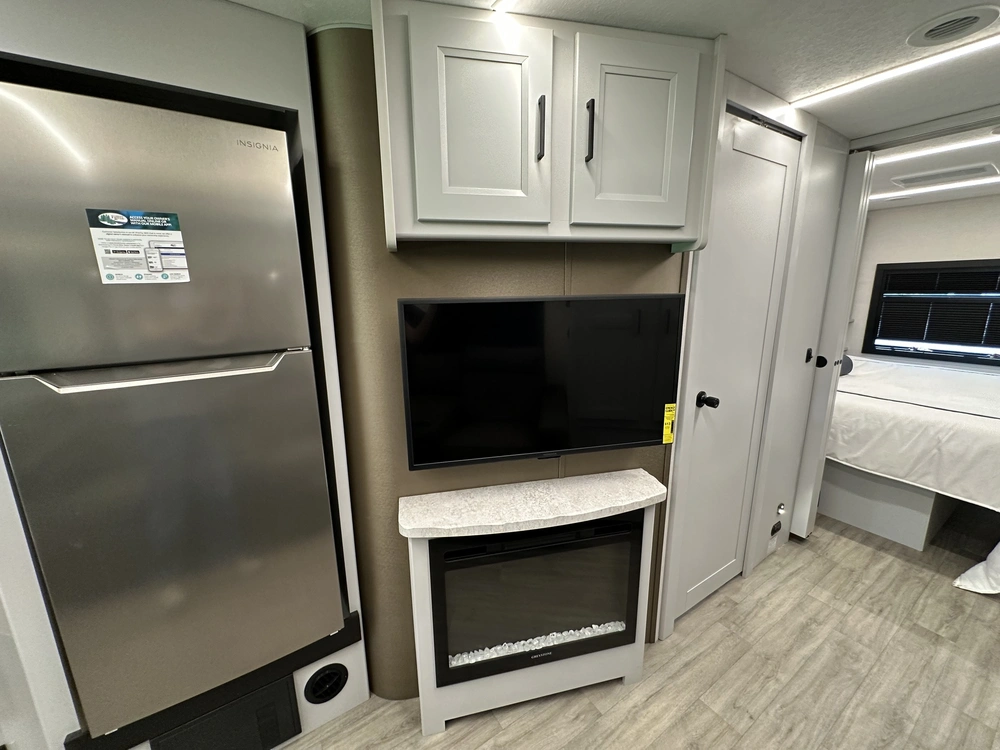 Coachmen Mirada 32ls 2024 alt