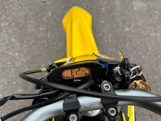 2026 Surron Hyper Bee 100% Électrique Avec 8,000 Watts alt