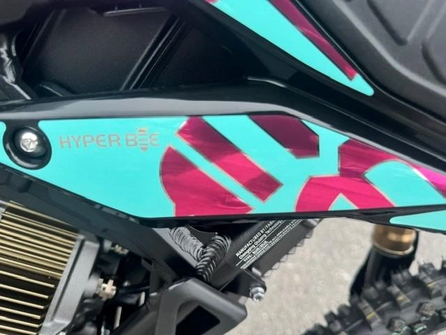 2026 Surron Hyper Bee 100% Électrique Avec 8,000 Watts alt