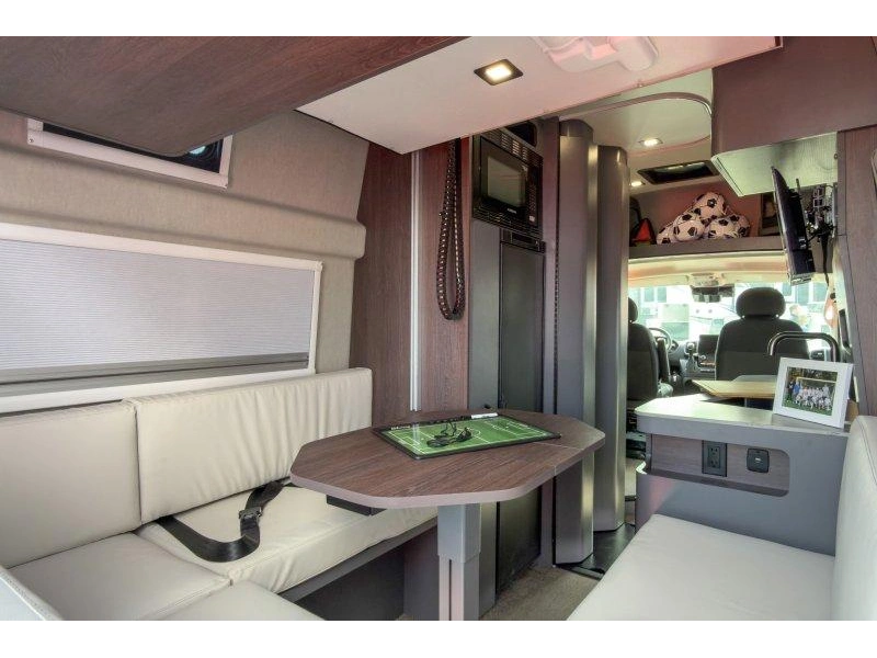 Grand Design Lineage Lvp1 2027 alt