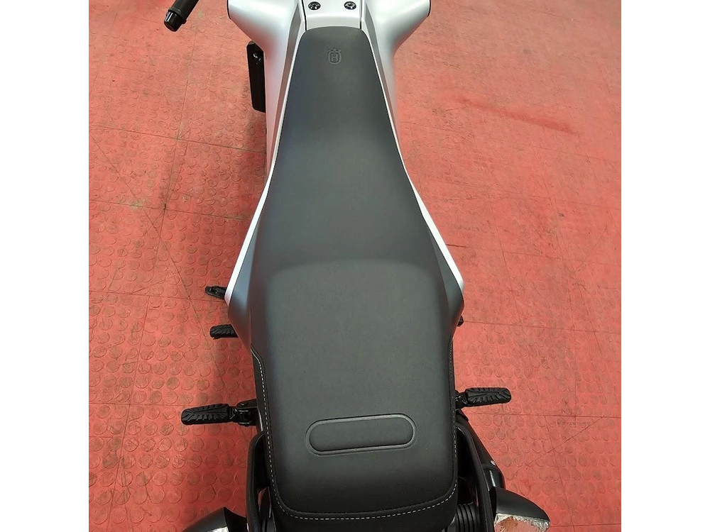 2021 Husqvarna Svartpilen 401 alt