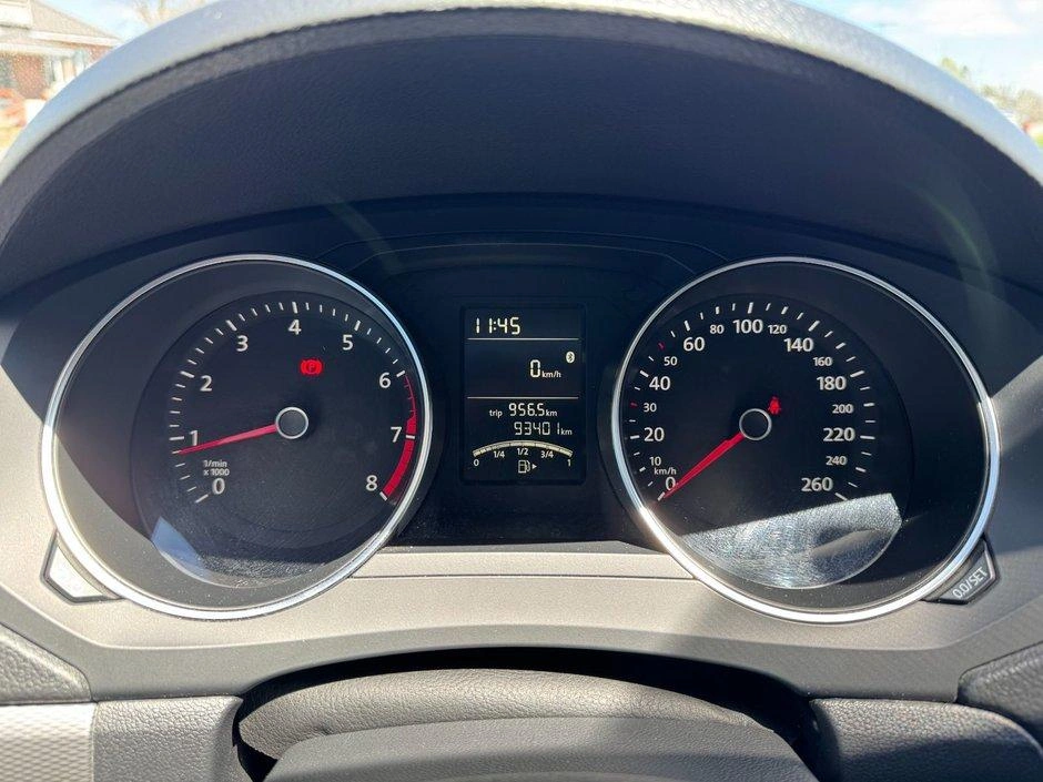 Volkswagen Jetta Tremdline 2015 alt