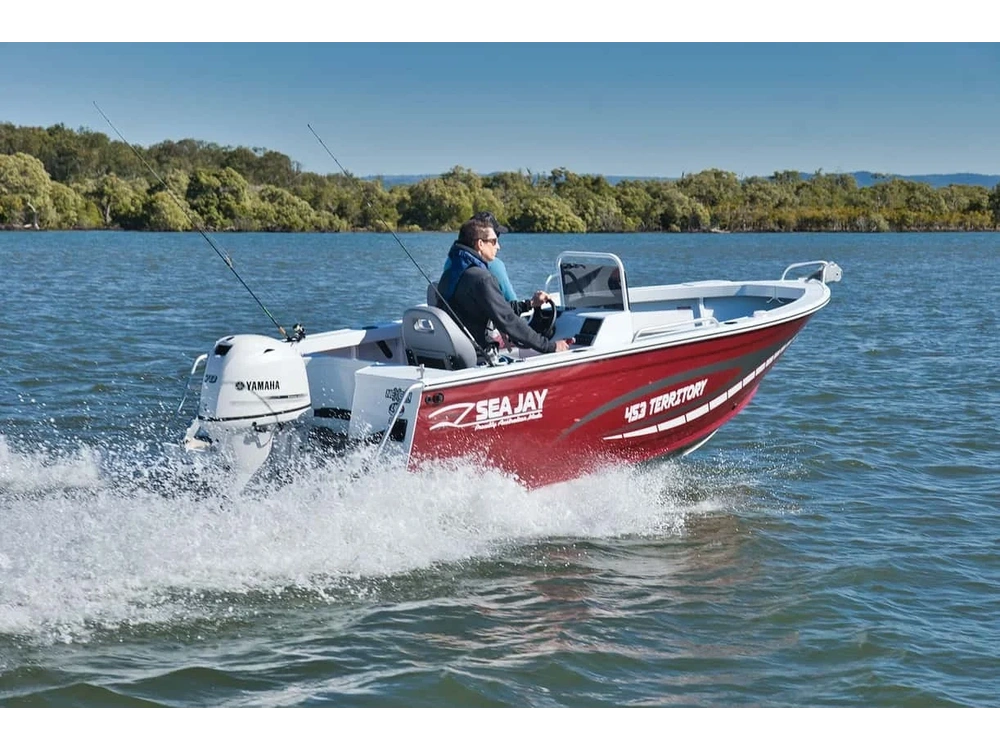 2025 Yamaha F70 White alt