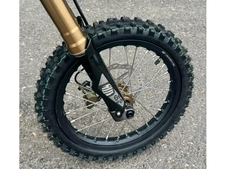 Surron HYPER BEE 100% ÉLECTRIQUE AVEC 8,000 WATTS 2026
