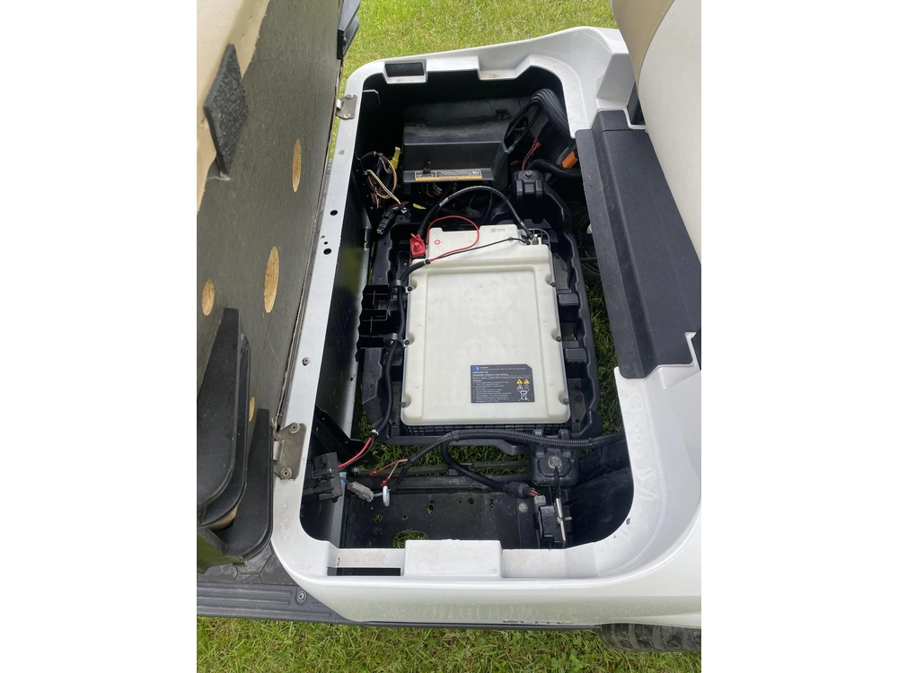 2023 E-z-go S4 Elite alt