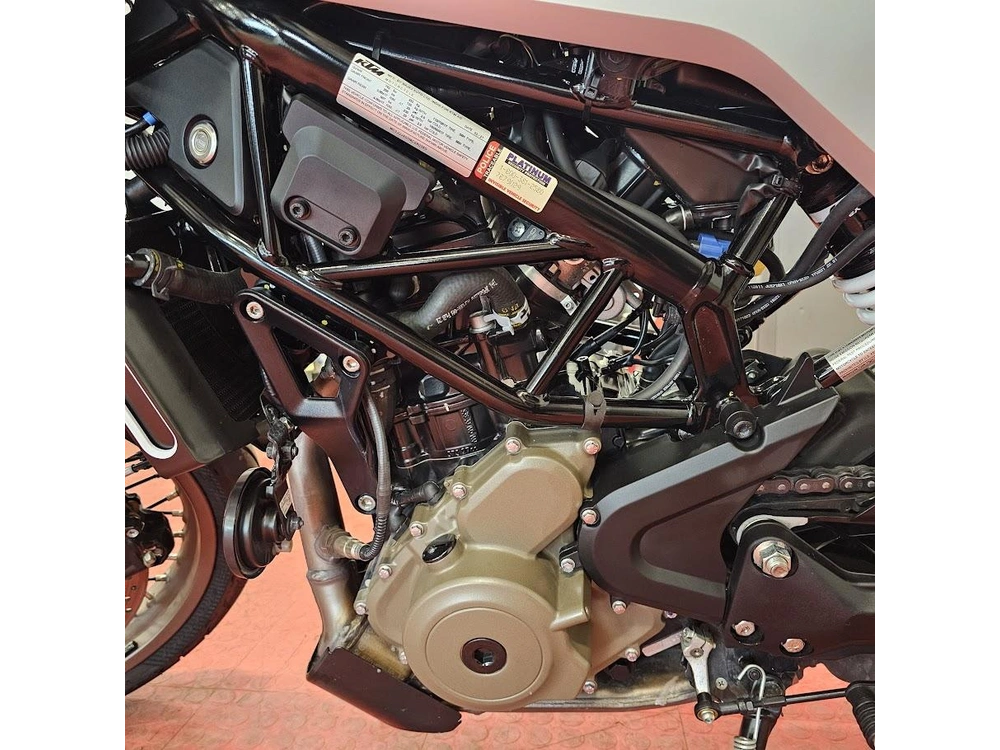 2021 Husqvarna Svartpilen 401 alt