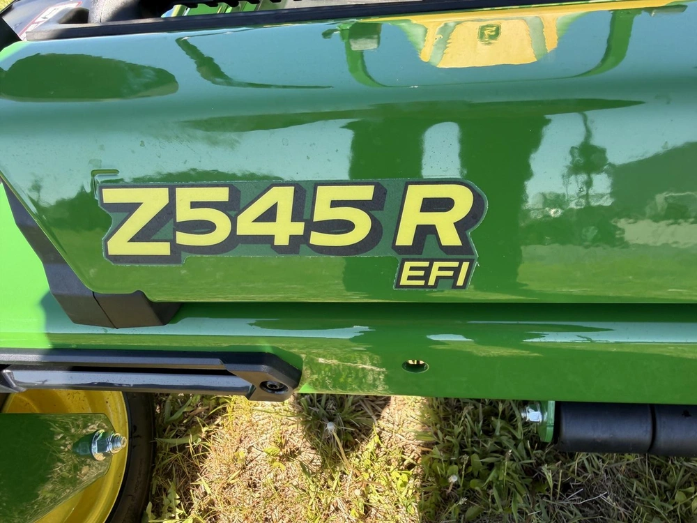 2026 John Deere Z545r alt