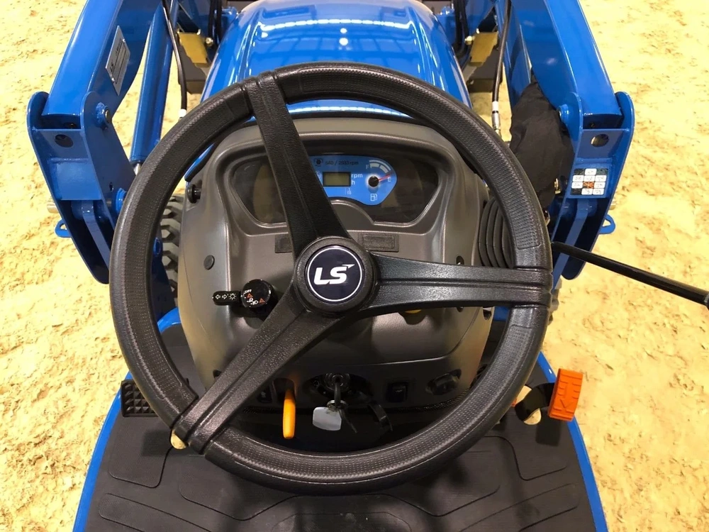 None Ls Tractor Mt122 – 21.5hp alt