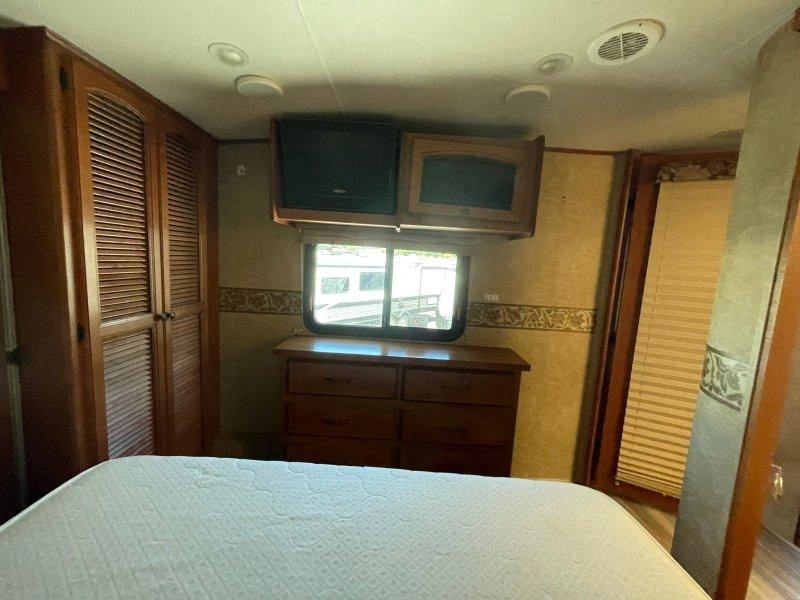 Heartland Big Horn 3800bh 2011 alt
