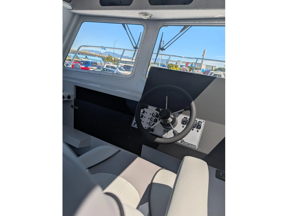 2026 Kingfisher 2825 Cxp alt