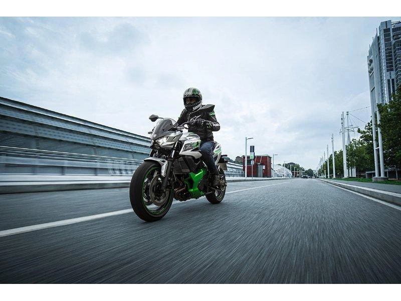 Kawasaki Z7 Hybrid 2024 alt