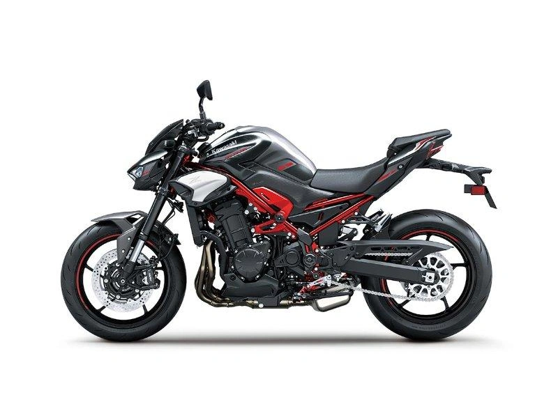 Kawasaki Z900 2025 alt