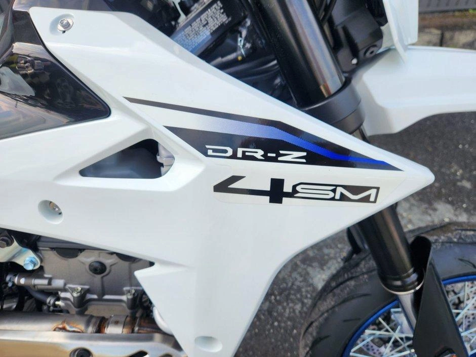 2025 Suzuki Dr-z4sm alt